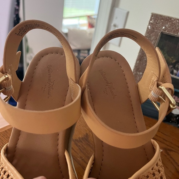 Women's Tan Woven Platform Sandals - Picture 3 of 4